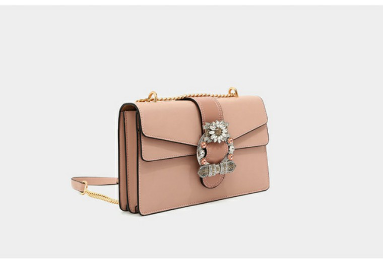 第一次拜年见男方家长穿什么,新年穿衣见家长怎么穿