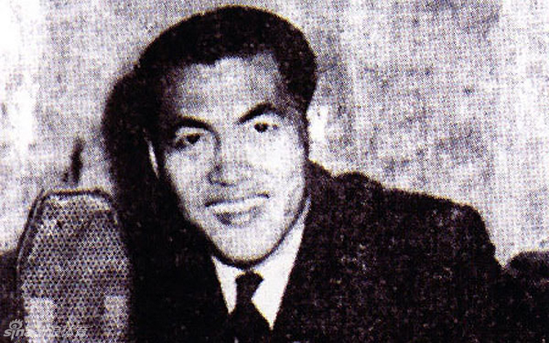 “脚踢足球、手写文章”，世界球王李惠堂