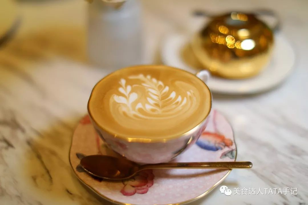 一不留神就掉进坑里,一不留神就会掉进一个大坑