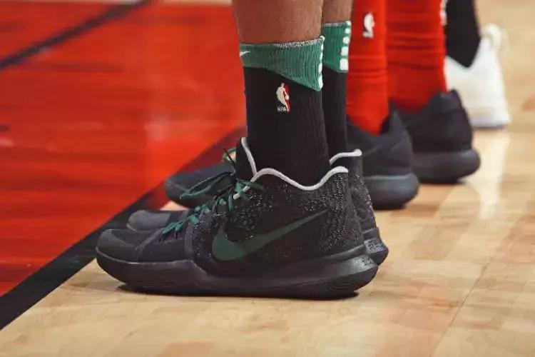 看欧文打球的反应,看到了欧文的影子