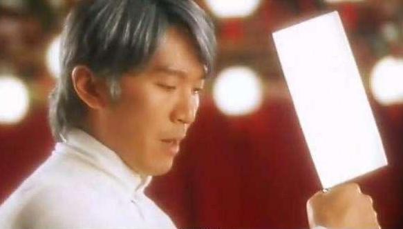 周星驰为啥头发全白了,周星驰头发为什么会白了