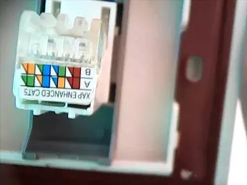 网线水晶插头的制作视频,墙壁网线插座另一头水晶头怎么接