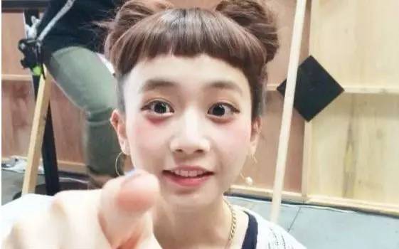 为什么女生的刘海剪得很短,女生刘海剪太短