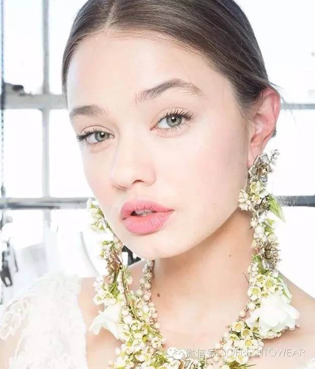 流行穿什么红色婚纱结婚好看,2020最流行的婚礼婚纱款式