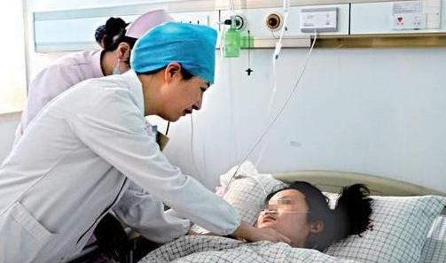 孕妇突然出现褐色血怎么办,孕妇突然脸色苍白怎么回事