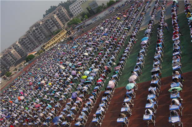 贵州一高中太会“玩”：操场除了可以做操打球原来还能做这个
