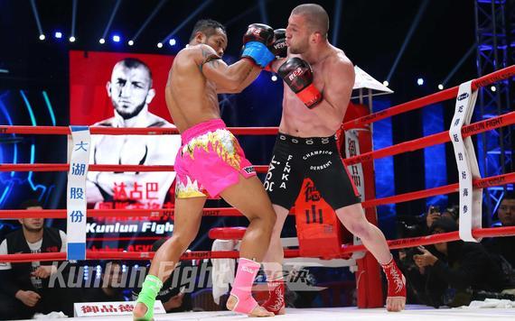 搏击运动员鼻梁骨被打歪了,搏击运动员怎么鼻子都歪的