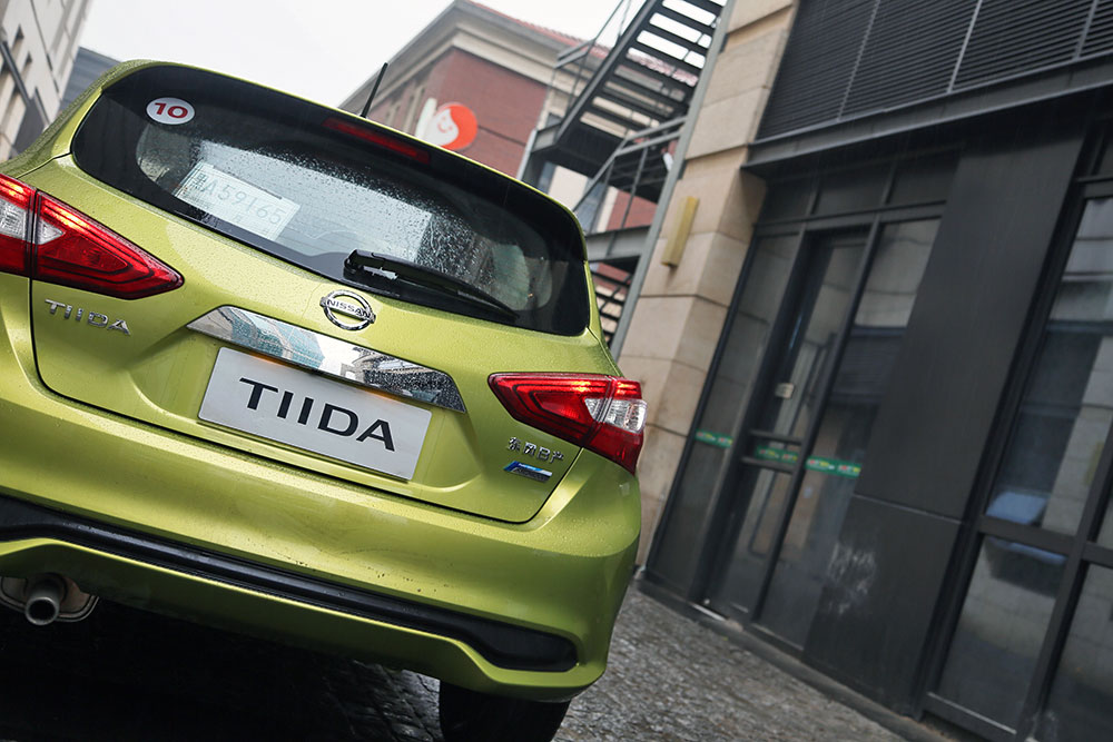 大飙车日产骐达试驾视频,东风日产骐达试车