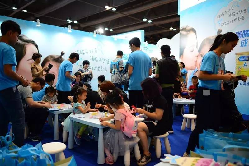 妈妈咪咪嘉年华的欢乐体验和香港郊区的生态怡然之旅