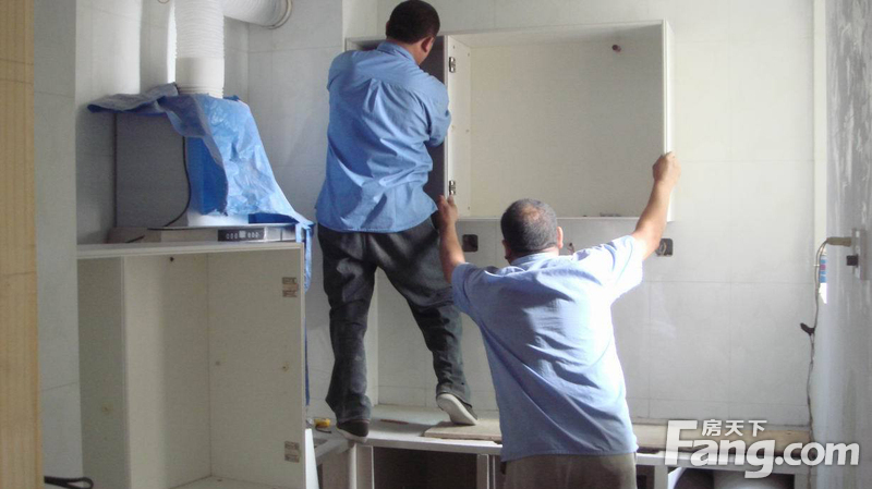 购买橱柜时一定要加垫条,购买橱柜和商家谈价钱注意什么