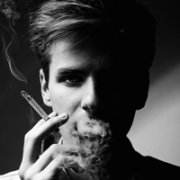 怎么看待当下年轻人手串,如何看待现在跟风文玩