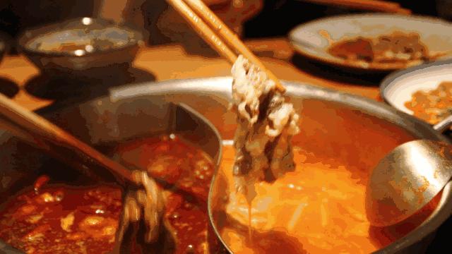 火锅吃多了脸上会出现什么笑容,吃完火锅脸上出来了红色痘痘