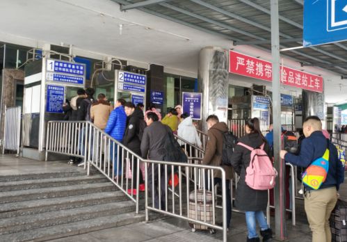 九江：火车、汽车都已陆续恢复班线/寒冷雪天居然有人弃婴！