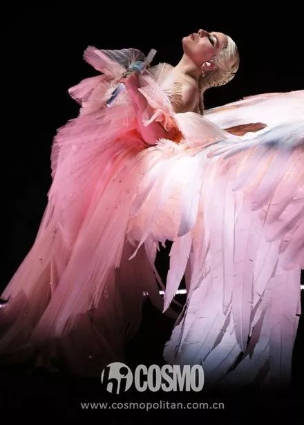 ladygaga和蕾哈娜谁更火,rihanna蕾哈娜和ladygaga