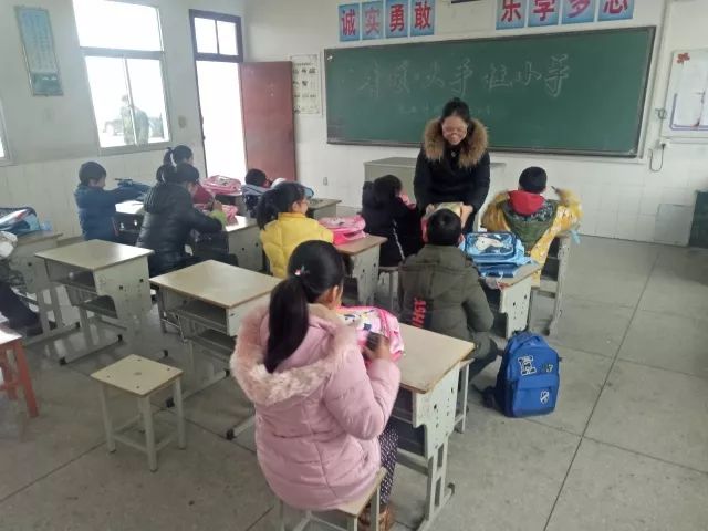 第六年了，他们总是带着满满的爱让孩子插上梦想的翅膀