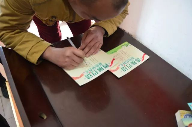 第六年了，他们总是带着满满的爱让孩子插上梦想的翅膀