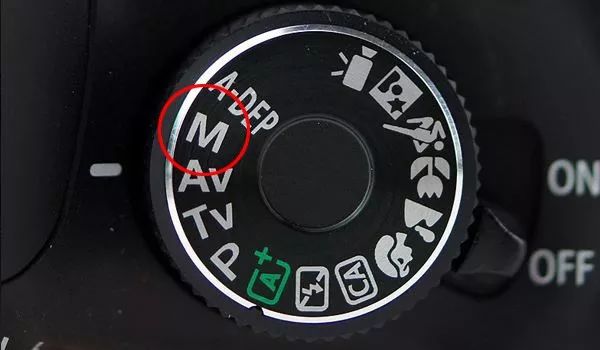 请珍惜拍月亮的老法师，你知道他们为了一张照片少买了几辆车吗！