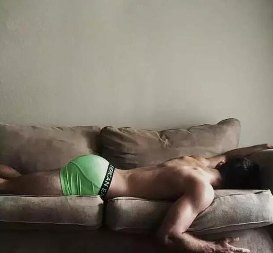 男生屁股翘是种什么体验,男生屁股太翘如何快速矫正