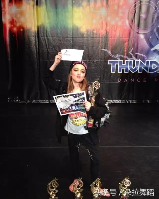 想代言耐克紧身裤，要够酷、还要会跳舞！不信你看她