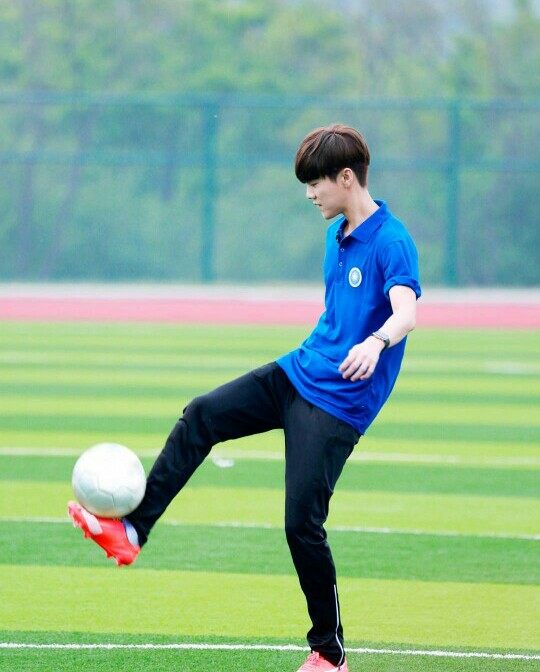 鹿晗球技到底怎么样,鹿晗的足球炫技