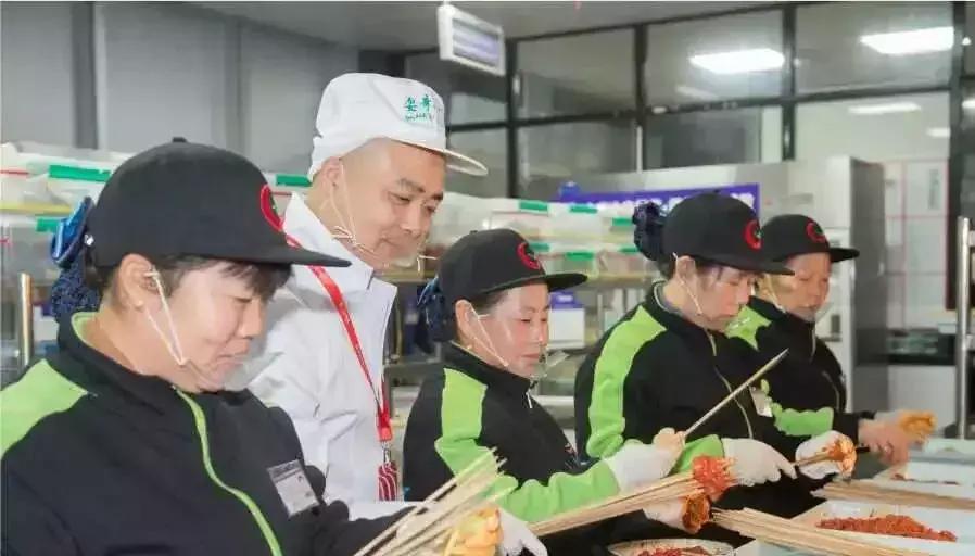 创业者如何经营一家餐饮加盟店,连开200家加盟店