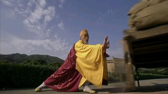 周星驰的少林足球有多么经典,少林足球周星驰展示少林绝技