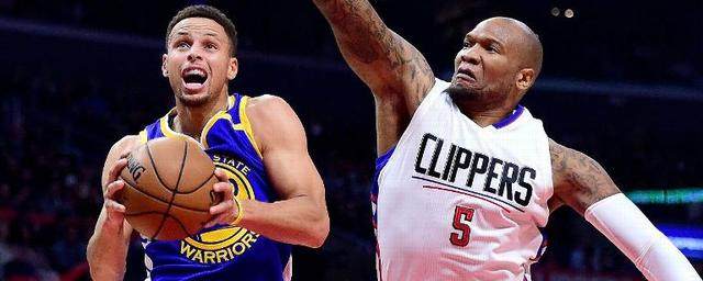 烂泥扶上墙结尾,勇士对阵湖人超远三分险些绝杀