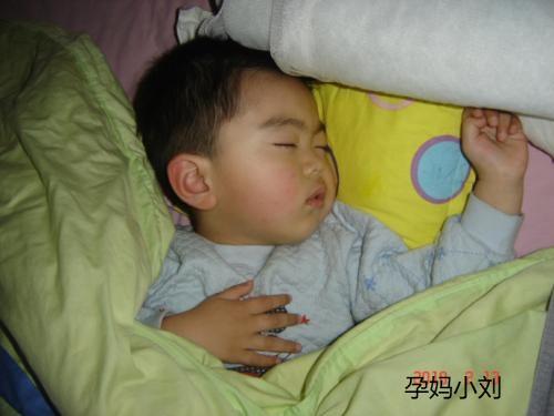 10天宝宝半夜一直闹,10天宝宝晚上哭闹不睡怎么办
