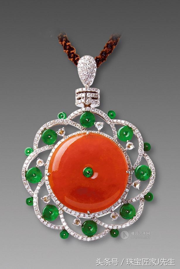 本命年戴蓝宝石还是红宝石,本命年适合戴什么宝石或水晶