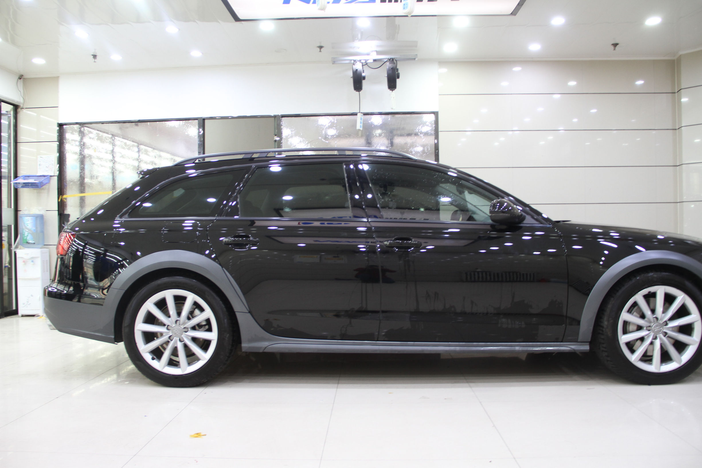 车子贴了隐形车衣可以镀晶吗,新车隐形车衣好还是镀晶好