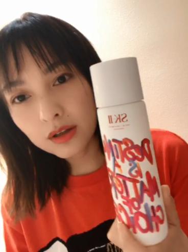 最近吴昕晒出一款的化妆水,吴昕参加活动用的什么护肤品