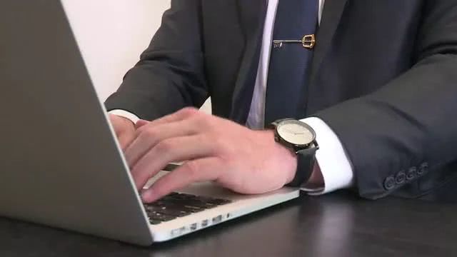 白领精英们，以后打领带可以选个游戏主题的领带夹了