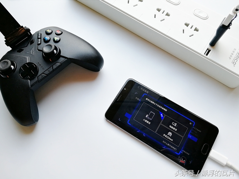 飞智八爪鱼二代手柄玩游戏,飞智八爪鱼游戏手柄推荐