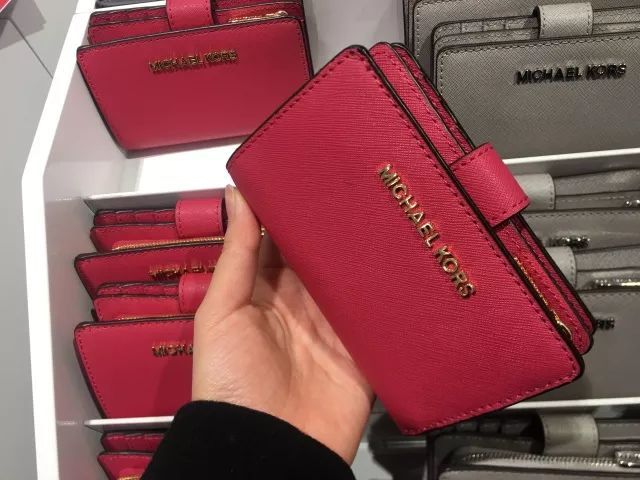 时代广场奥特莱斯打折店,katespade是什么档次