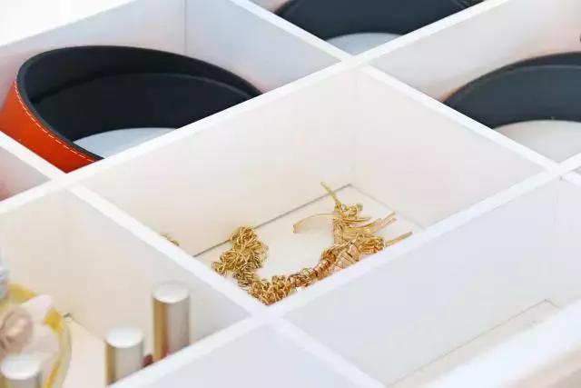 装白色的家具好看吗,装白色的柜子不耐脏吧