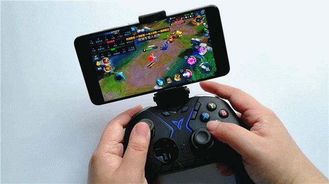 飞智八爪鱼二代手柄玩游戏,飞智八爪鱼游戏手柄推荐