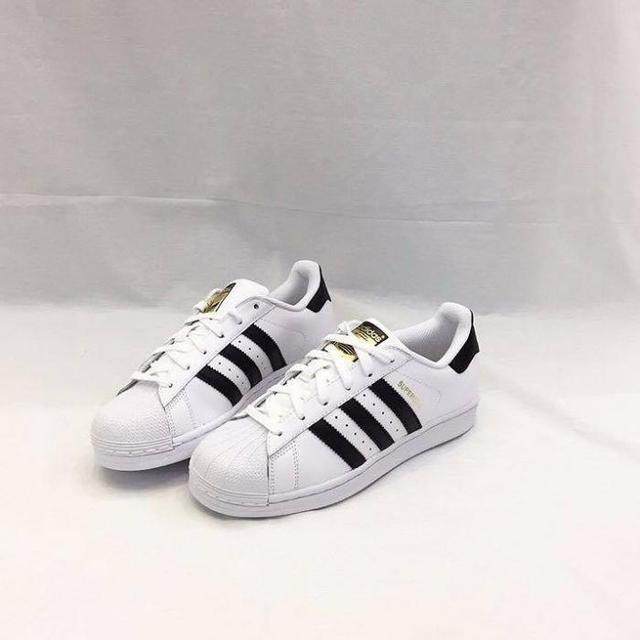 百搭球鞋1000元以内,颜值高又百搭的球鞋推荐