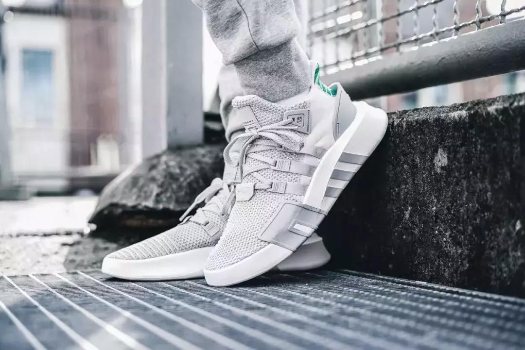 情人节收了一堆礼物,情人节送什么口红香水合适