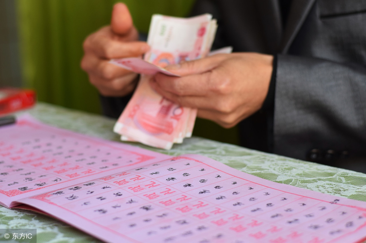 女领导结婚是否要送礼,同事结婚领导让我捎礼