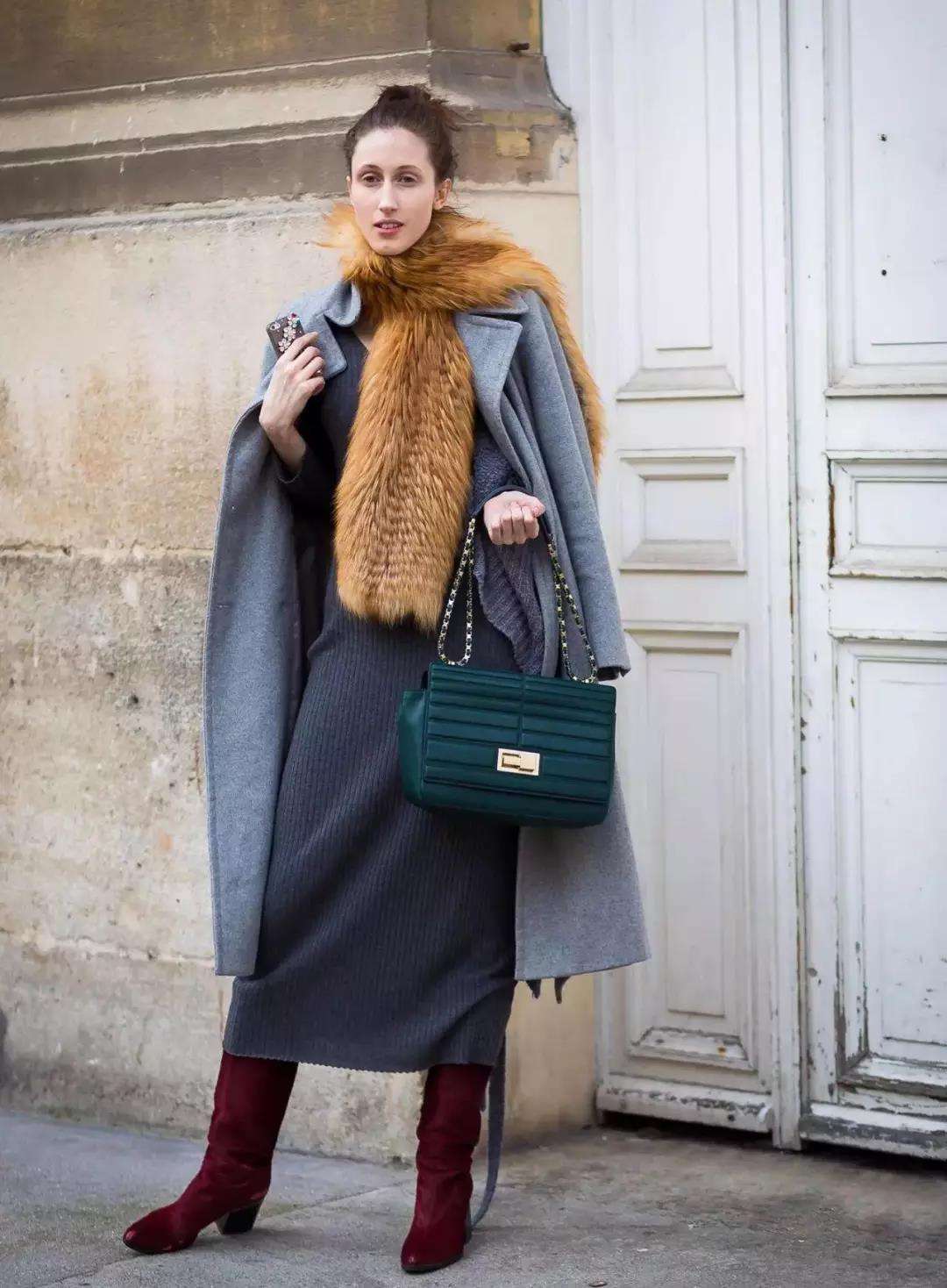 盘点一下今冬最in的围巾款式，轻松承包你冬季的所有时髦搭配