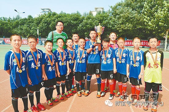 榆中·人物马安武和他的“足球小子”