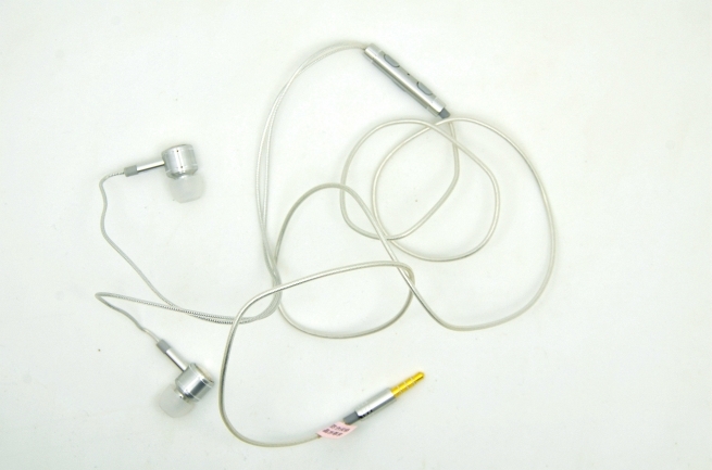 金属感十足的耳机,发光头戴式耳机测评