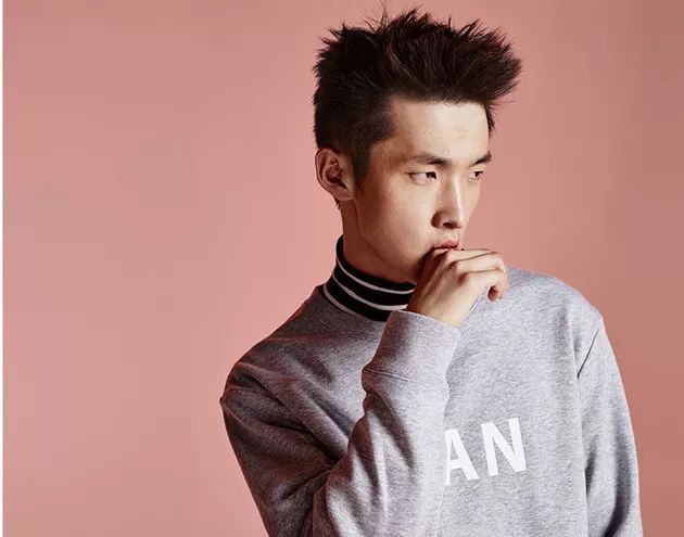 每日速报｜DoverStreetMarket落户北京、梅拉尼娅的白色套装、QQ推出奢侈品专属红包