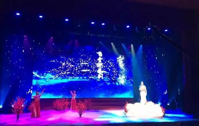 警察节目感动全场观众落泪,慰问演出感动