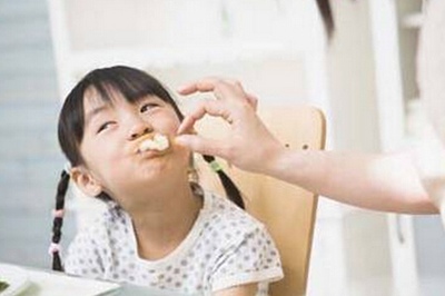 宝宝坐车晕车后有什么表现,春运晕车怎么办教你一招立刻解决