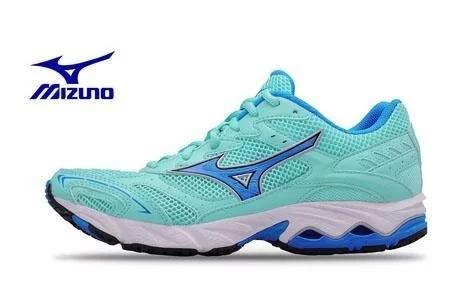 阿迪达斯boost和耐克airmax,运动鞋品牌排行前十名耐克运动鞋