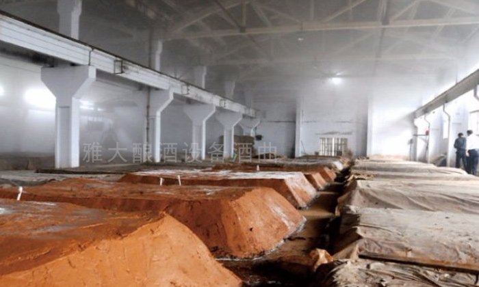 怎样用大曲和小曲配合发酵酿酒,酿酒设备酒曲有哪些