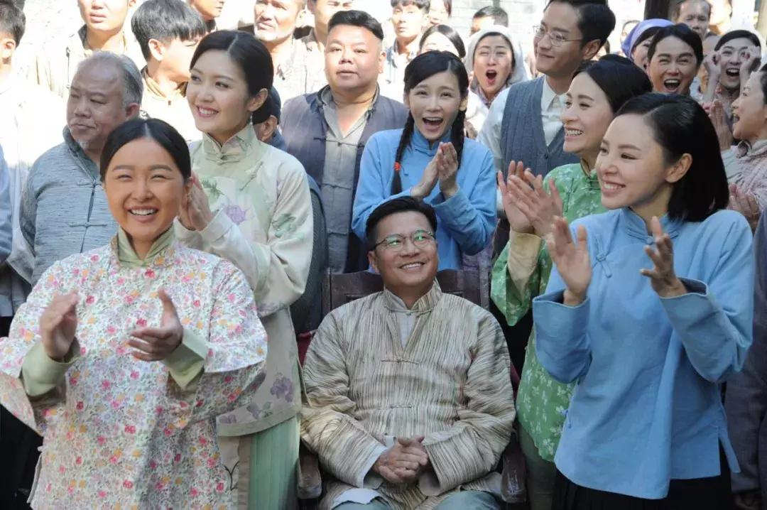 她在《平安谷》竟险被兽父*躏蹂**？曾因甜美笑容成为“仙气女神”