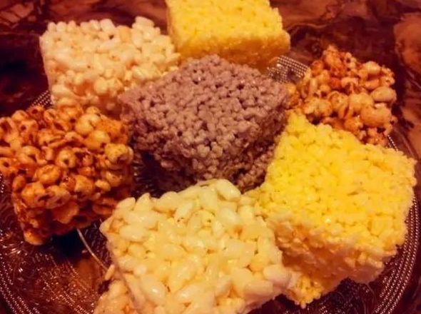 二十三，糖瓜粘，灶王老爷多美言！快过年啦！