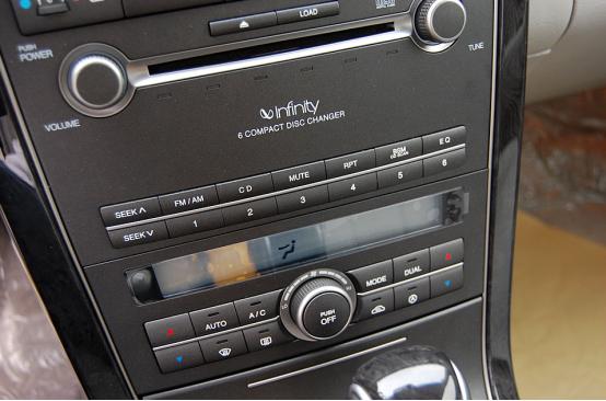 起亚有一款车像奔驰的车,起亚有一款车像宾利似的